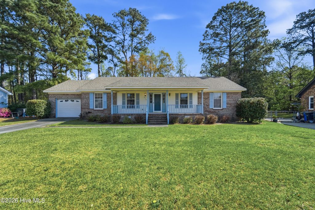 Photo of 312 King Richard Court, Jacksonville, NC 28546 (MLS # 100563491)