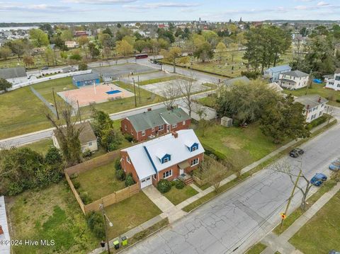 Homes For Sale - 916 Bern Street<br/> New Bern, NC 28560