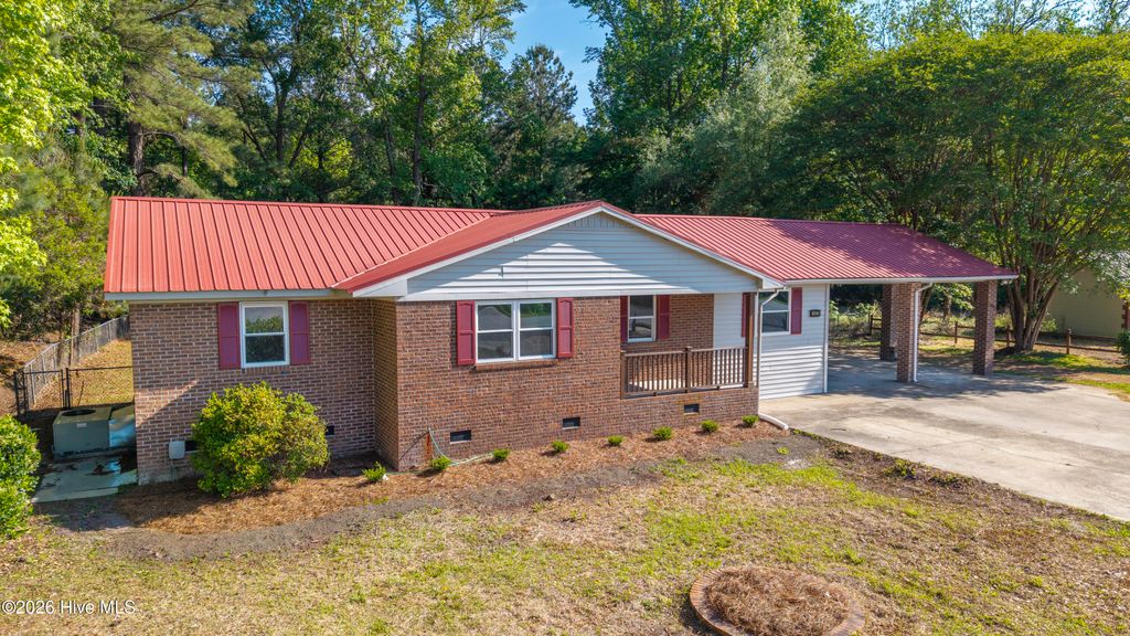 Photo of 11073 Sam Potts Highway, Lake Waccamaw, NC 28450 (MLS # 100569297)