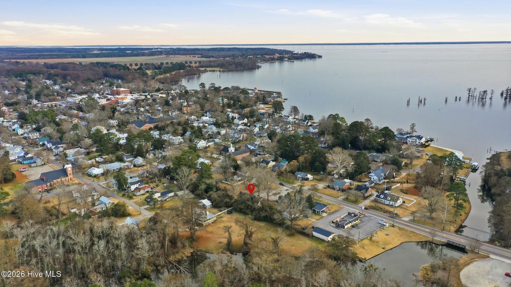 Photo of 312 W Queen Street, Edenton, NC 27932 (MLS # 100570220)