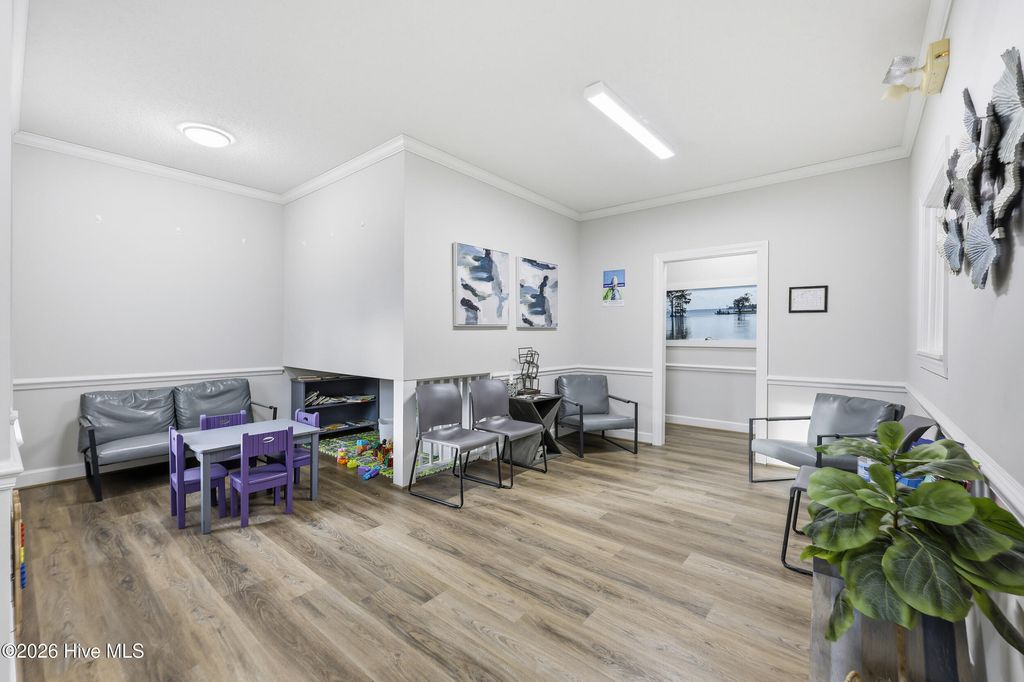 Photo of 312 W Queen Street, Edenton, NC 27932 (MLS # 100570220)