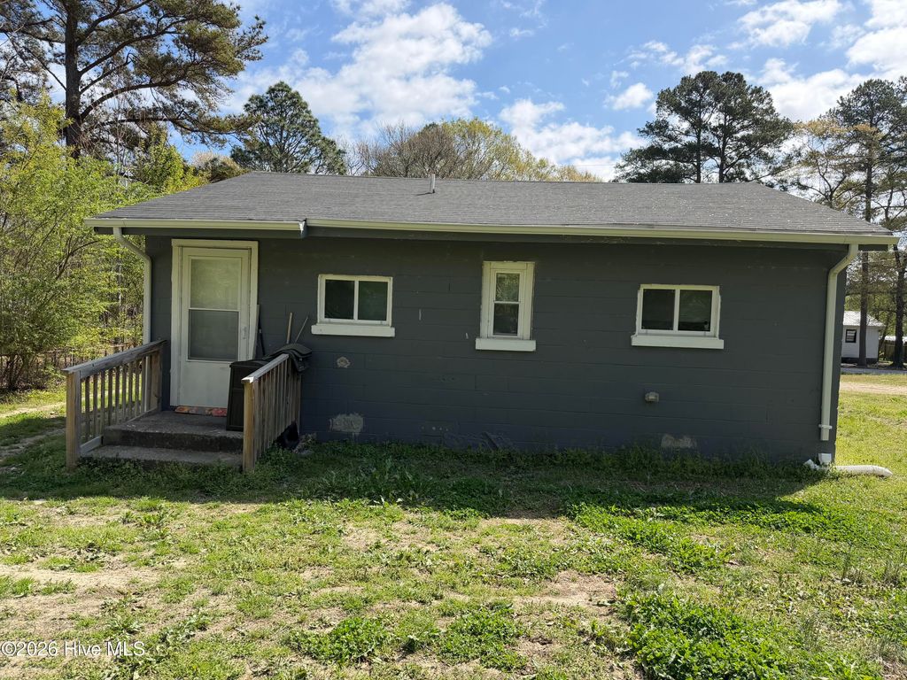 Photo of 2212 Banks Lane E, Wilson, NC 27893 (MLS # 100563296)