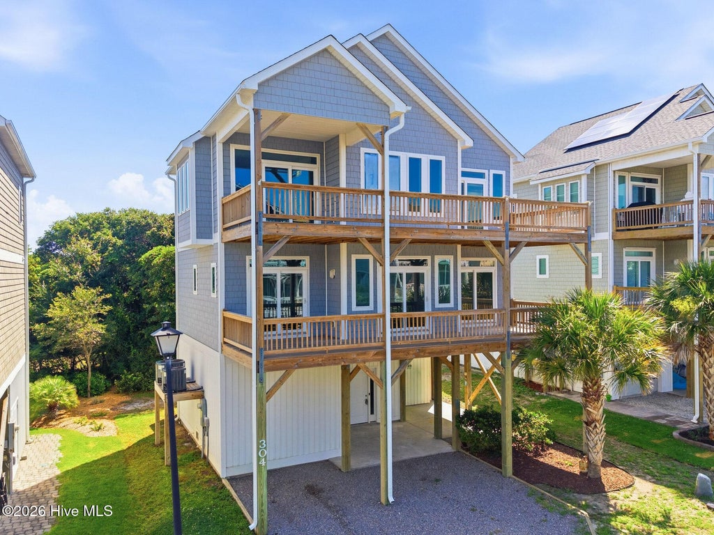 Photo of 304 Oceanaire Lane, Surf City, NC 28445 (MLS # 100583799)