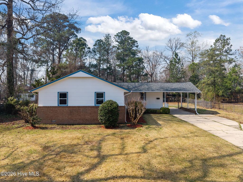 Photo of 721 Gardenview Drive, Jacksonville, NC 28540 (MLS # 100557666)