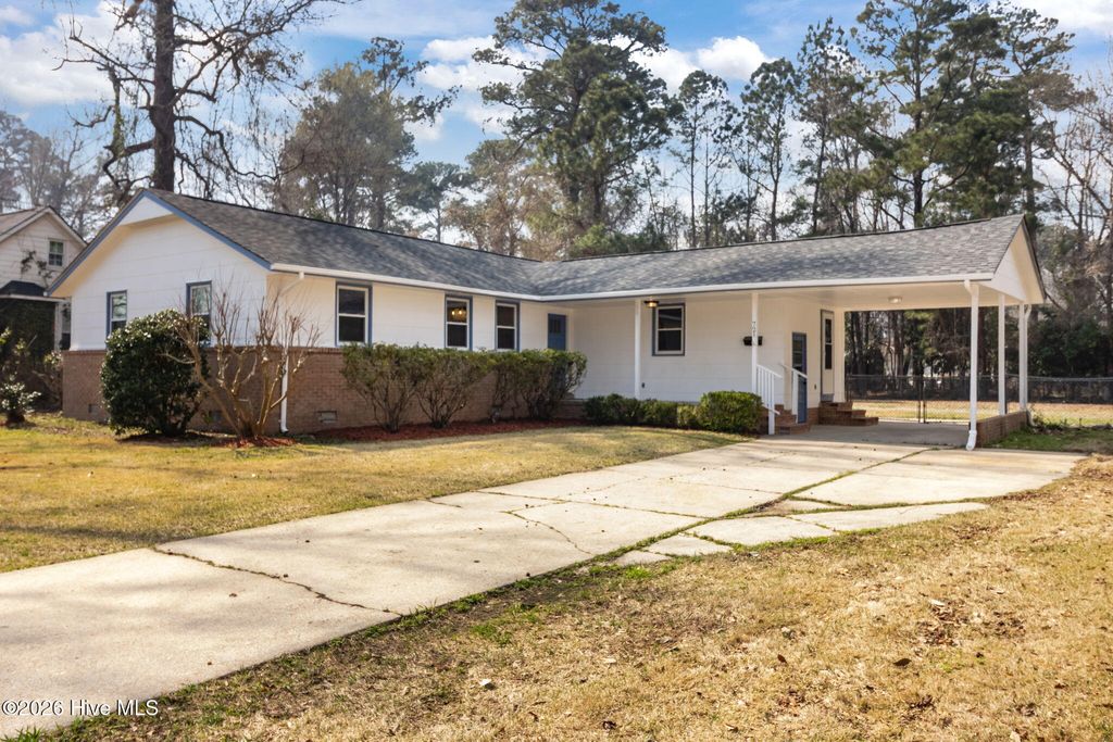 Photo of 721 Gardenview Drive, Jacksonville, NC 28540 (MLS # 100557666)