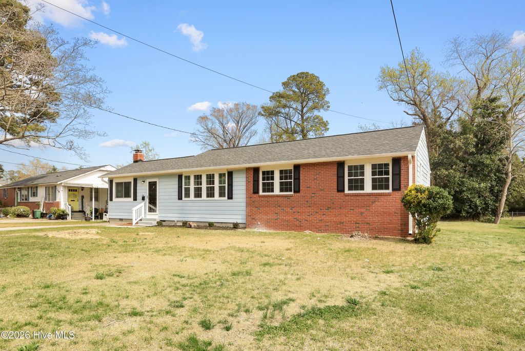 Photo of 706 Seminole Trail, Jacksonville, NC 28540 (MLS # 100562432)