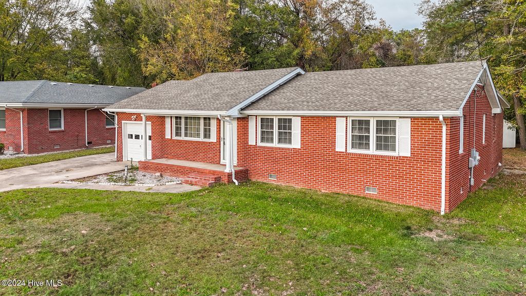 Photo of 131 Rosedale Drive, Elizabeth City, NC 27909 (MLS # 100552631)