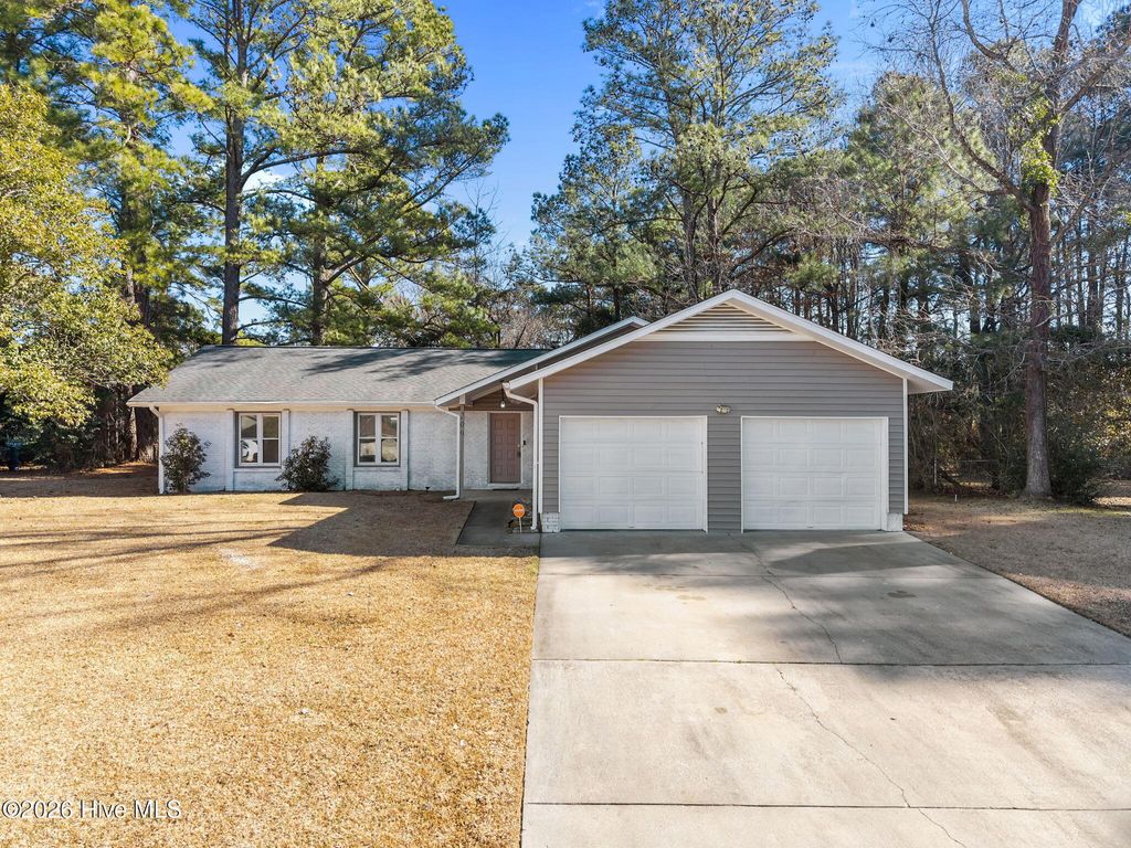 Photo of 209 Warren Court, Jacksonville, NC 28546 (MLS # 100554477)
