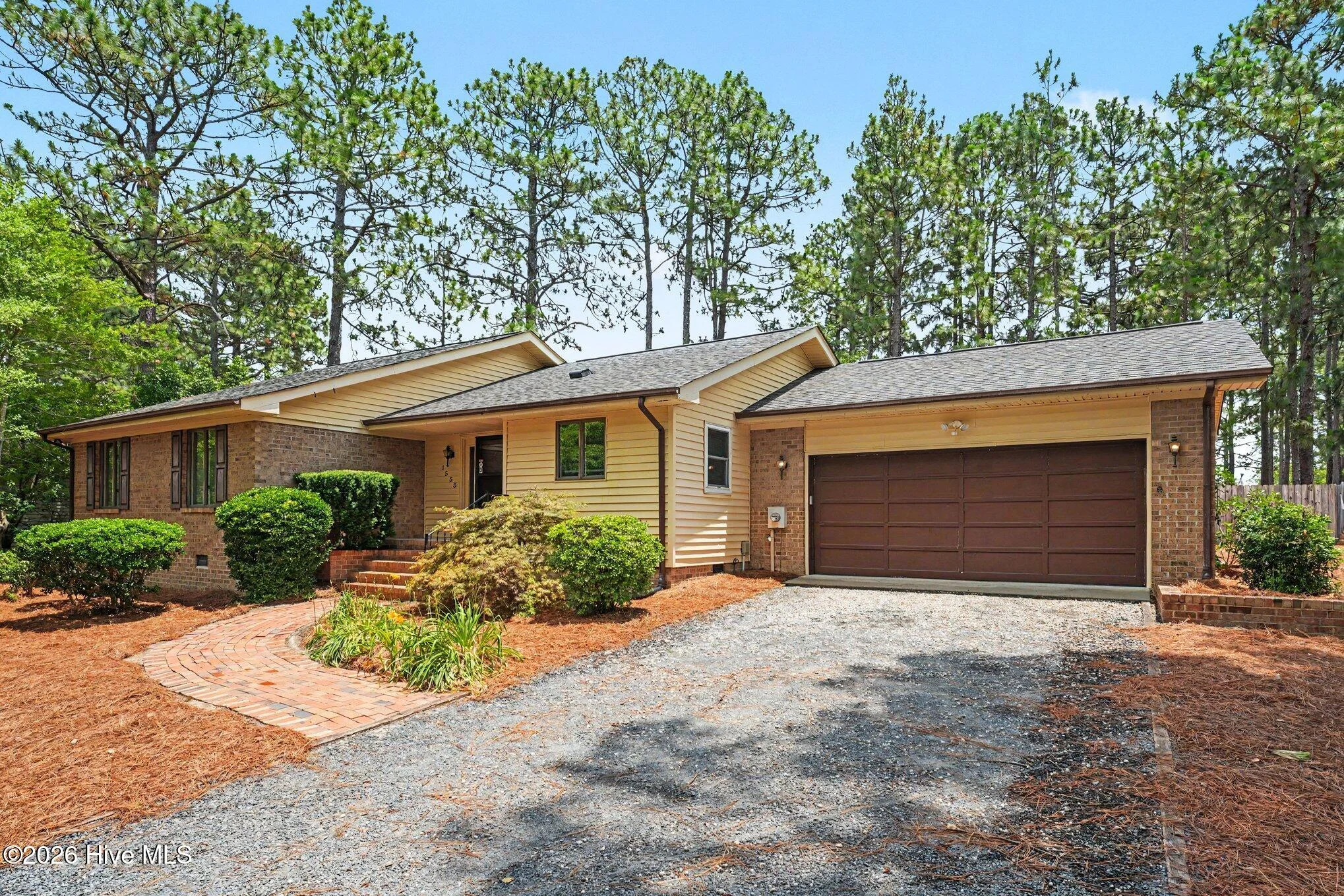 1555 Longleaf Drive E