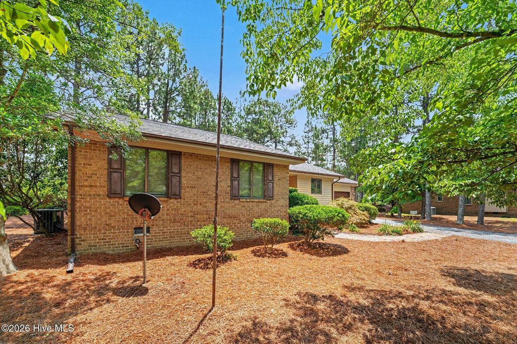 Photo of 1555 Longleaf Drive E, Pinehurst, NC 28374 (MLS # 100585396)