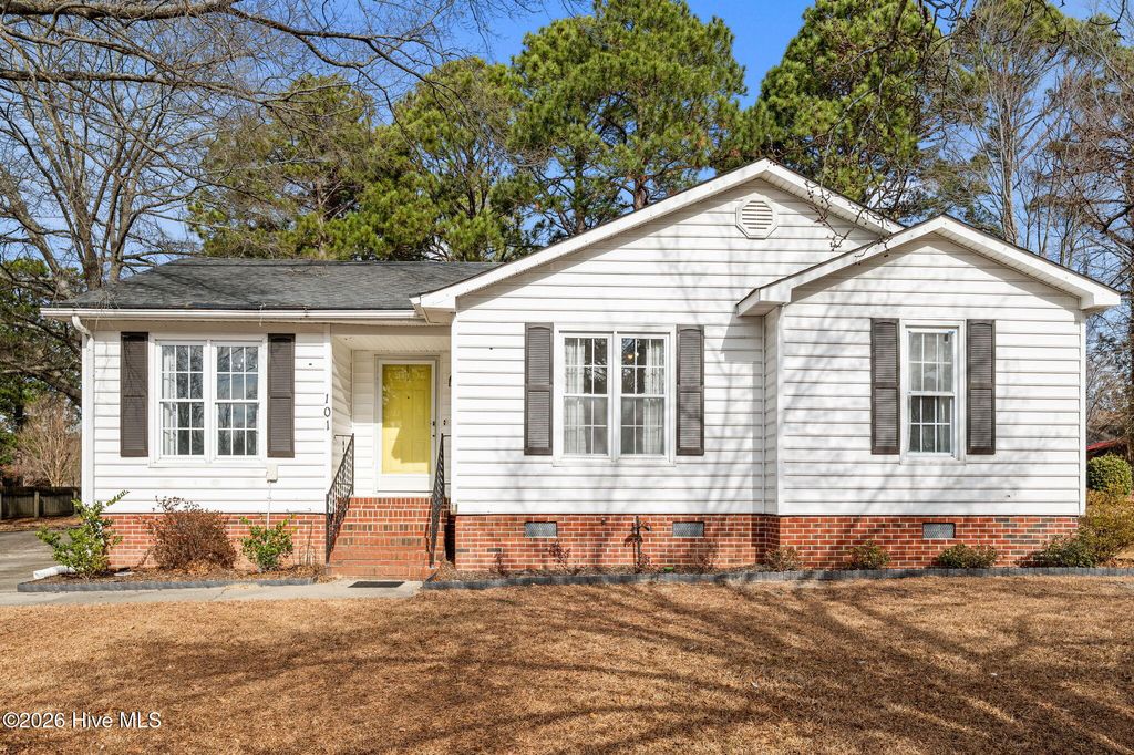 Photo of 101 Cambridge Road, Greenville, NC 27834 (MLS # 100547689)