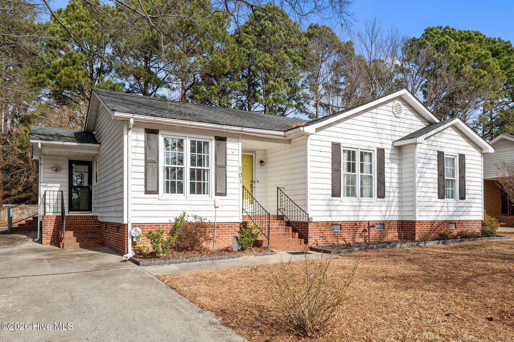 Photo of 101 Cambridge Road, Greenville, NC 27834 (MLS # 100547689)
