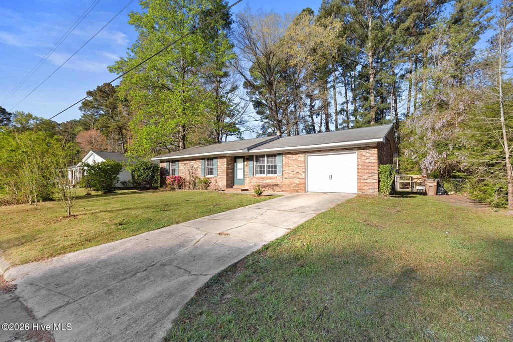 Photo of 429 Kenwood Drive, Jacksonville, NC 28540 (MLS # 100564330)