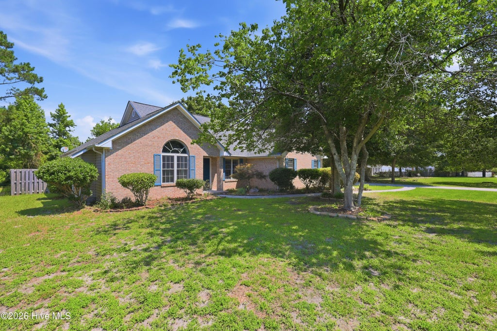 Photo of 119 Sussex Lane, Hubert, NC 28539 (MLS # 100586800)