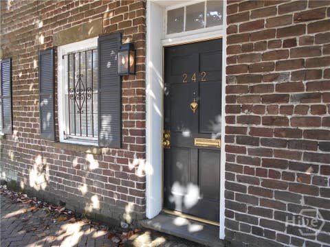 Townhouse For Rent - 242 Price Street<br/> Savannah, GA 31401