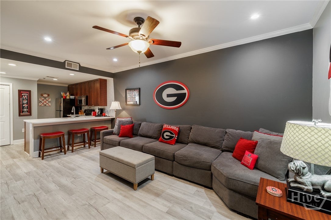 250 W Broad Street 304