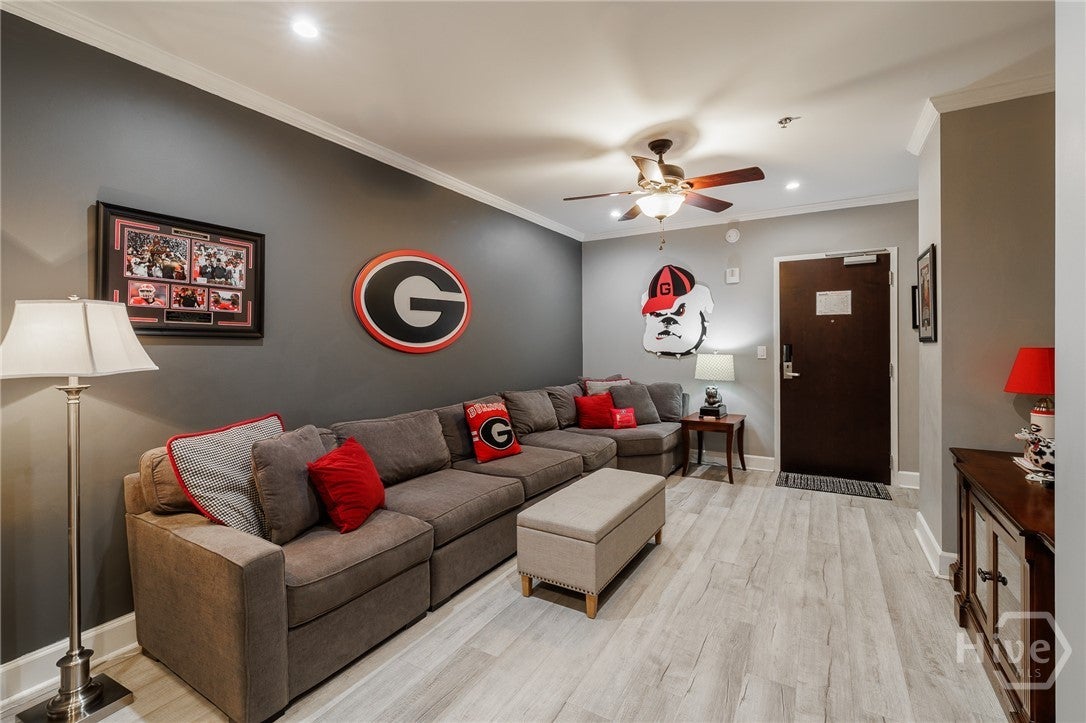 250 W Broad Street 304