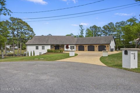 Homes For Sale - 304 Gull Road<br/> Hampstead, NC 28443