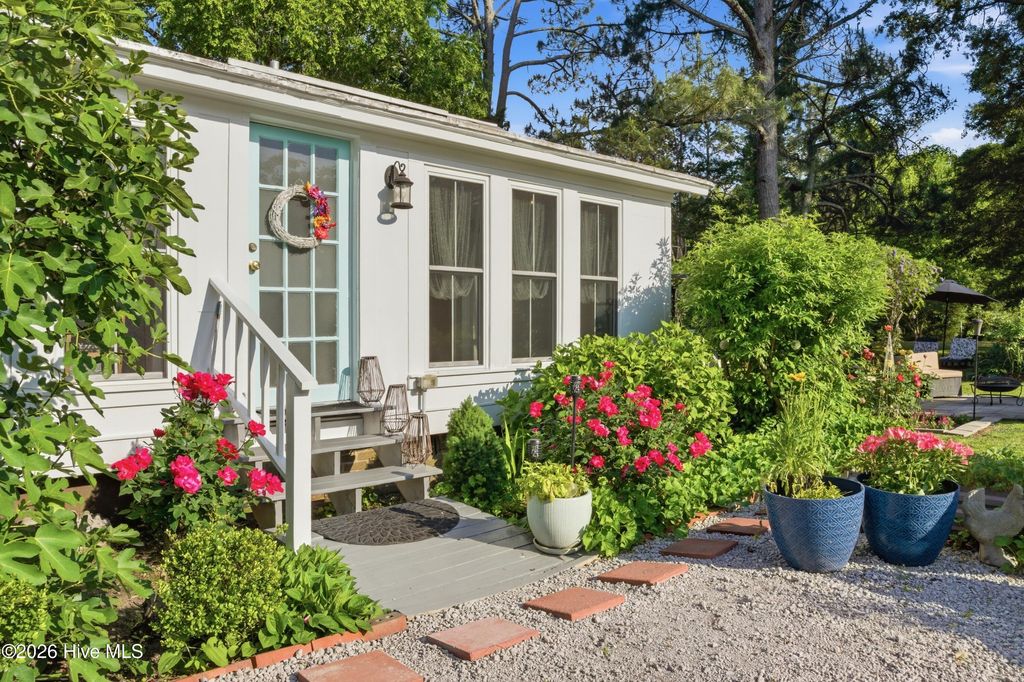 Photo of 410 Elliott Street, Edenton, NC 27932 (MLS # 100572349)
