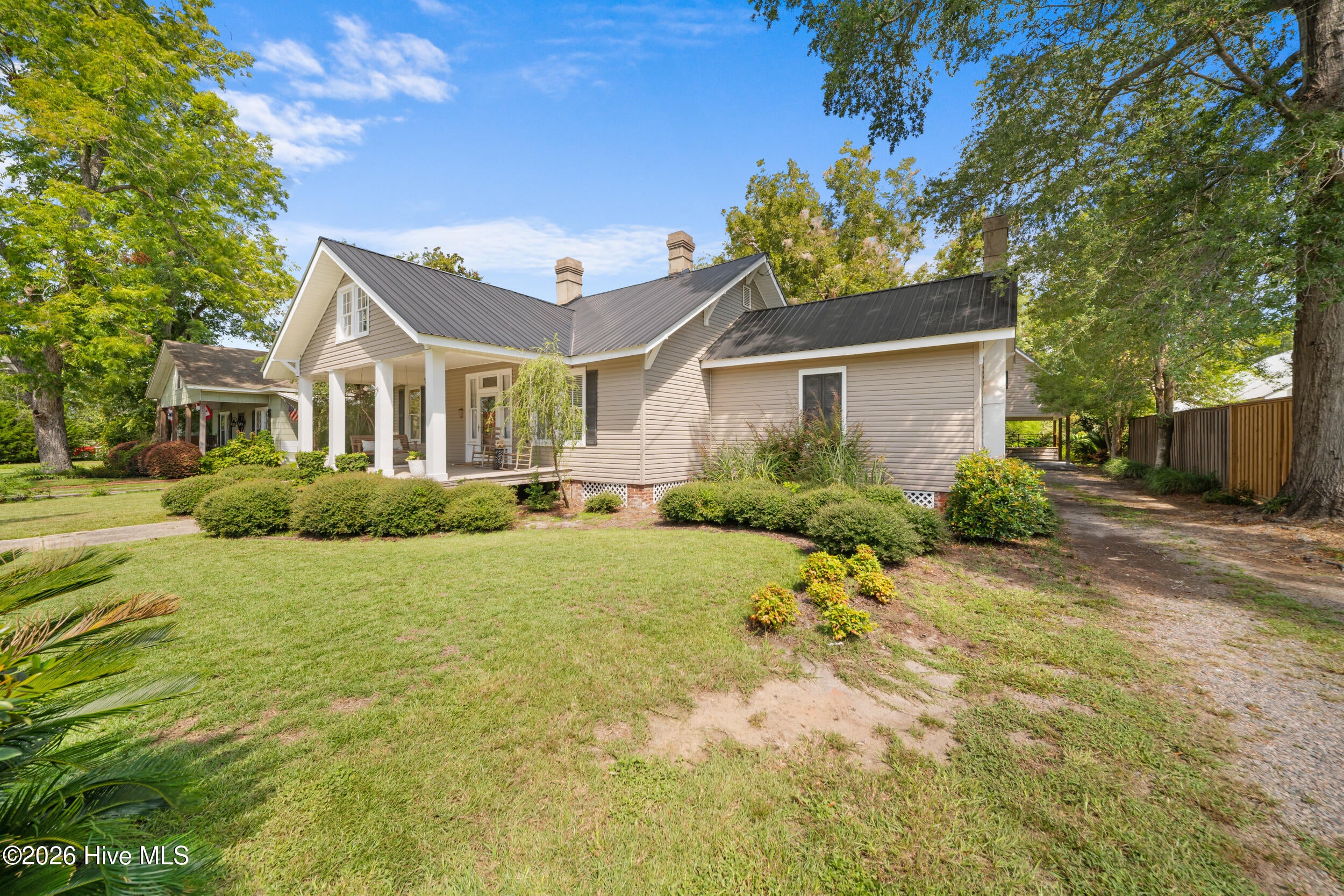 631 Barney Avenue