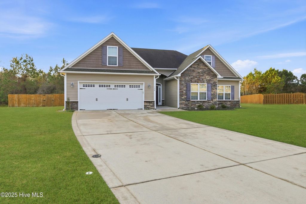 Photo of 124 Regatta Way, Sneads Ferry, NC 28460 (MLS # 100545601)