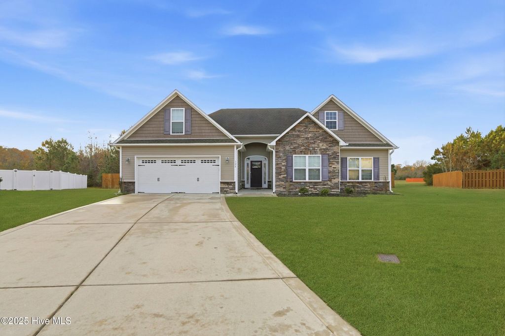 Photo of 124 Regatta Way, Sneads Ferry, NC 28460 (MLS # 100545601)