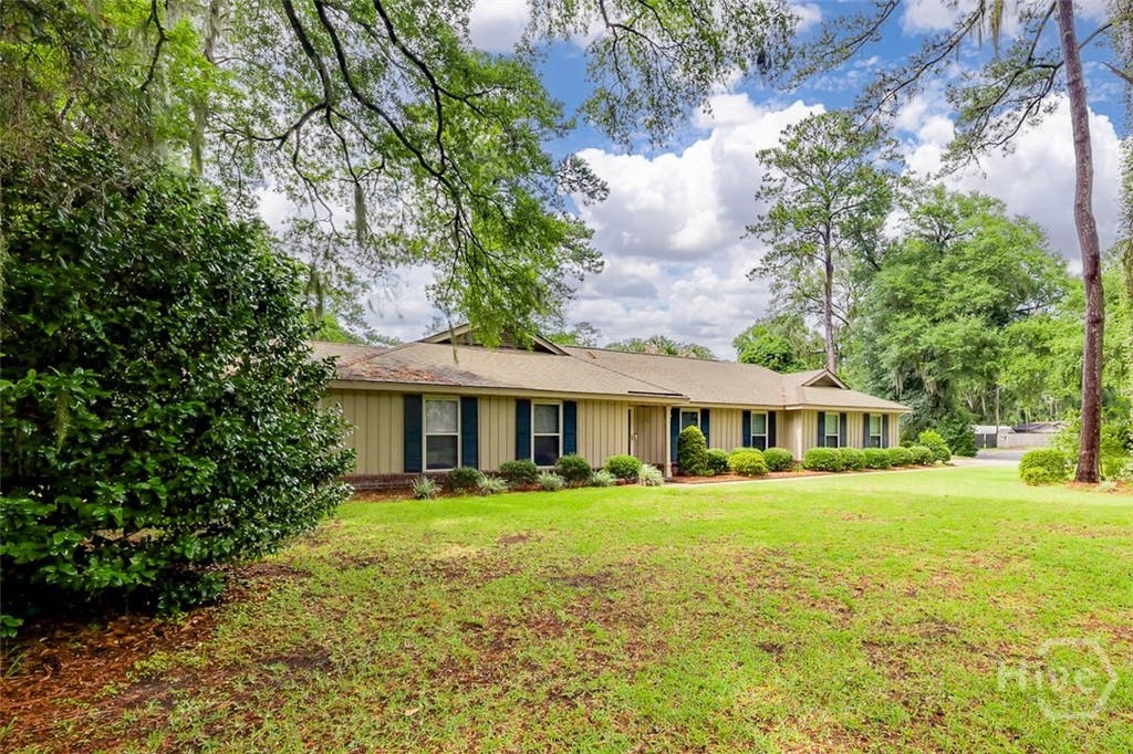 Photo of 22 River Oaks Road, Savannah, GA 31410 (MLS # SA358373)