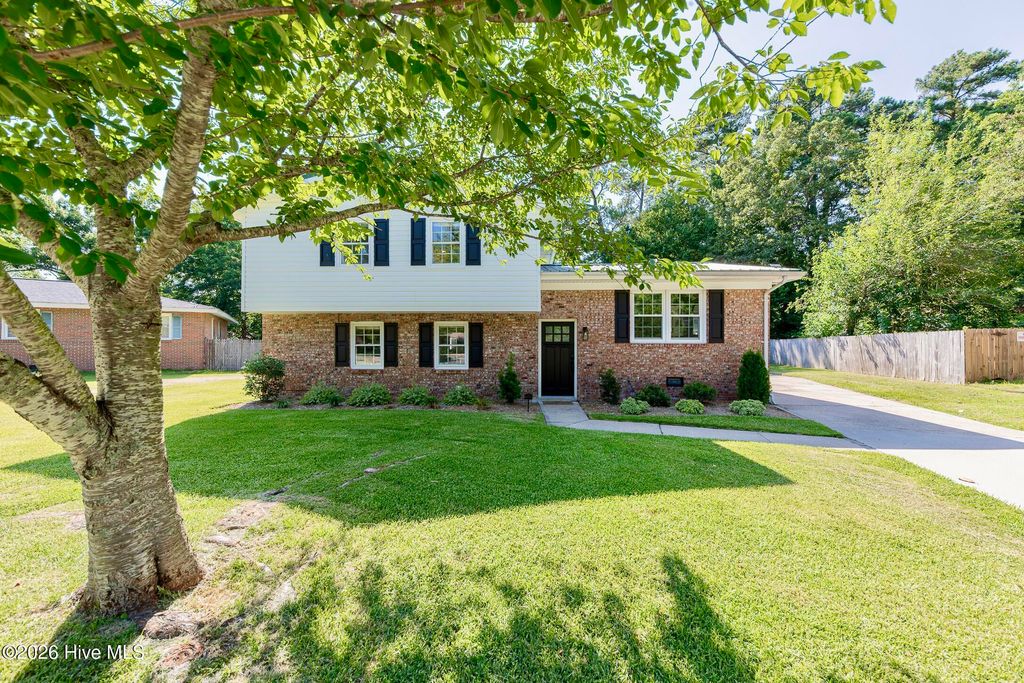 Photo of 106 Marion Court, Jacksonville, NC 28546 (MLS # 100586982)