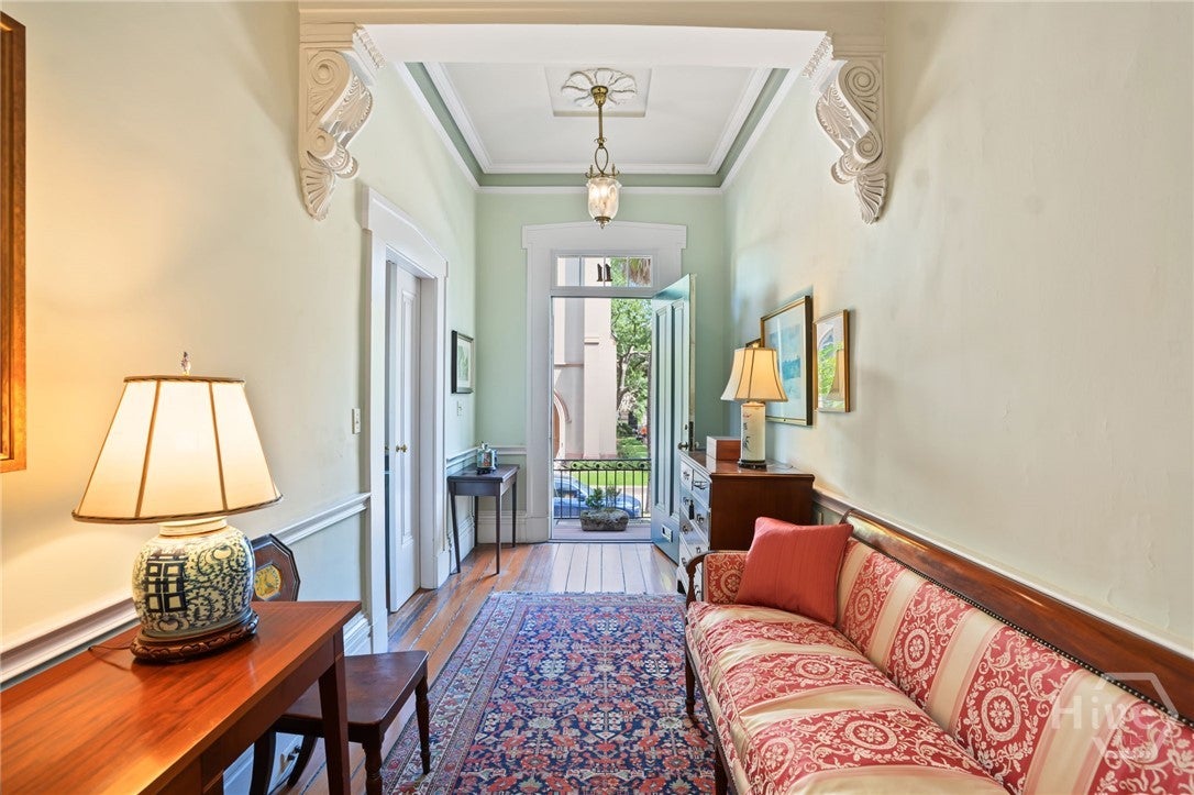 11 W Charlton Street