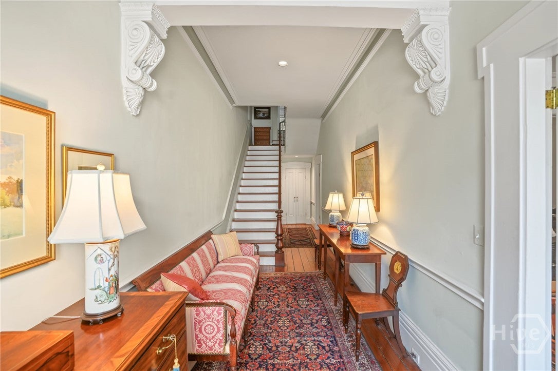 11 W Charlton Street