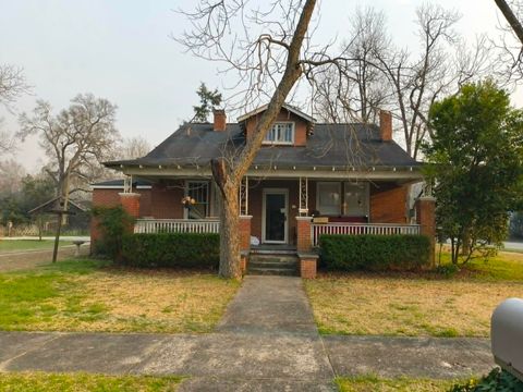 Homes For Sale - 202 E 11th Street<br/> Waynesboro, GA 30830