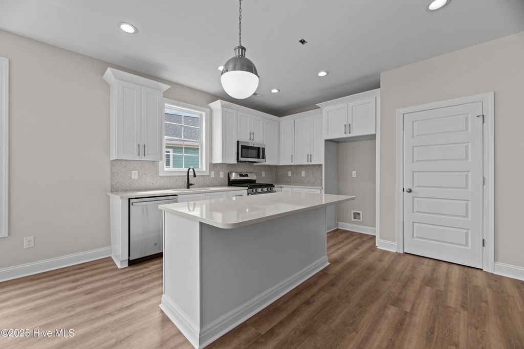 Photo of 1009 Exeter Place, New Bern, NC 28562 (MLS # 100569299)