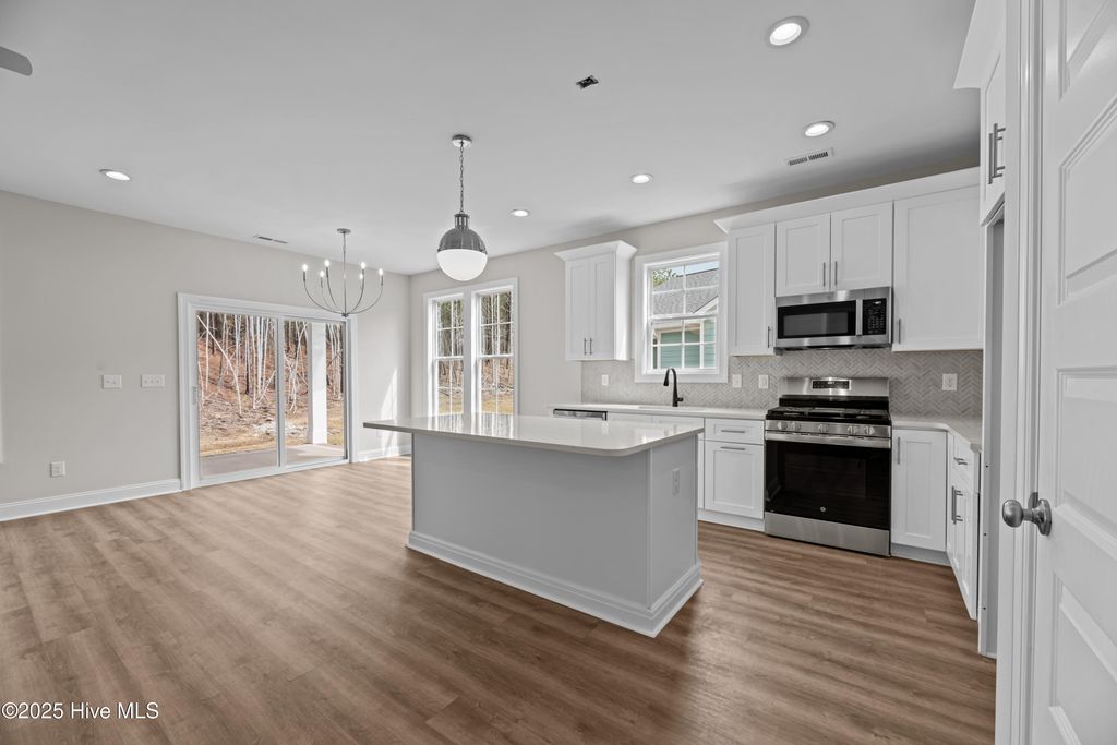 Photo of 1009 Exeter Place, New Bern, NC 28562 (MLS # 100569299)