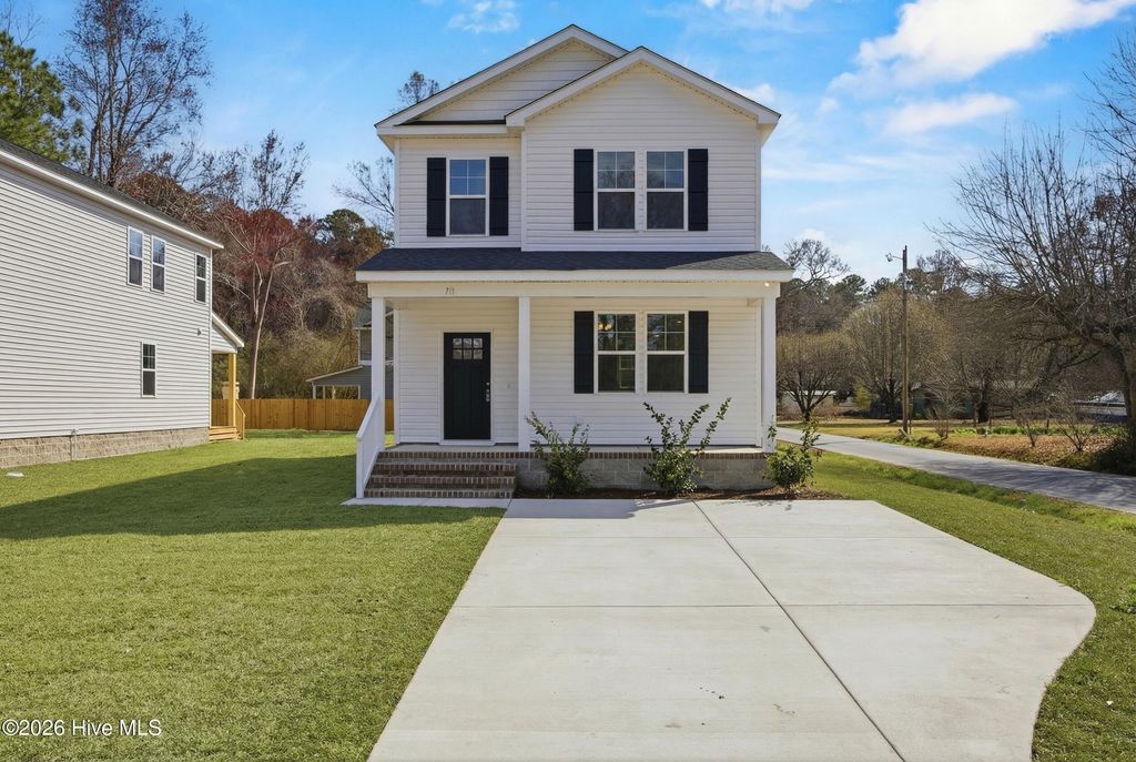 Photo of 711 W Hayes Street, Burgaw, NC 28425 (MLS # 100559922)