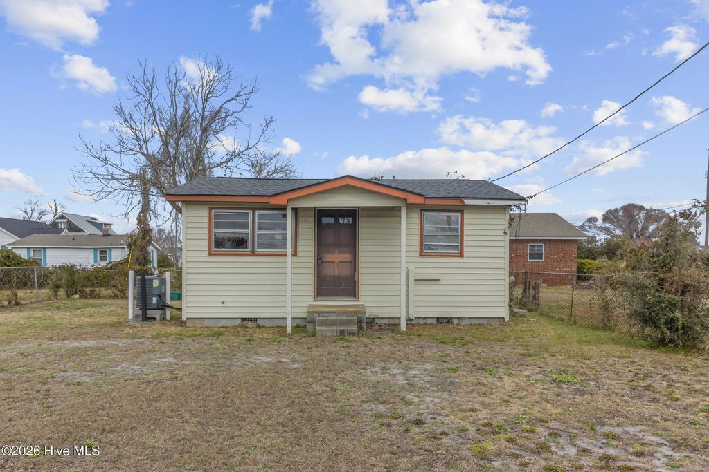 Photo of 1102 Bay Street, Morehead City, NC 28557 (MLS # 100555755)