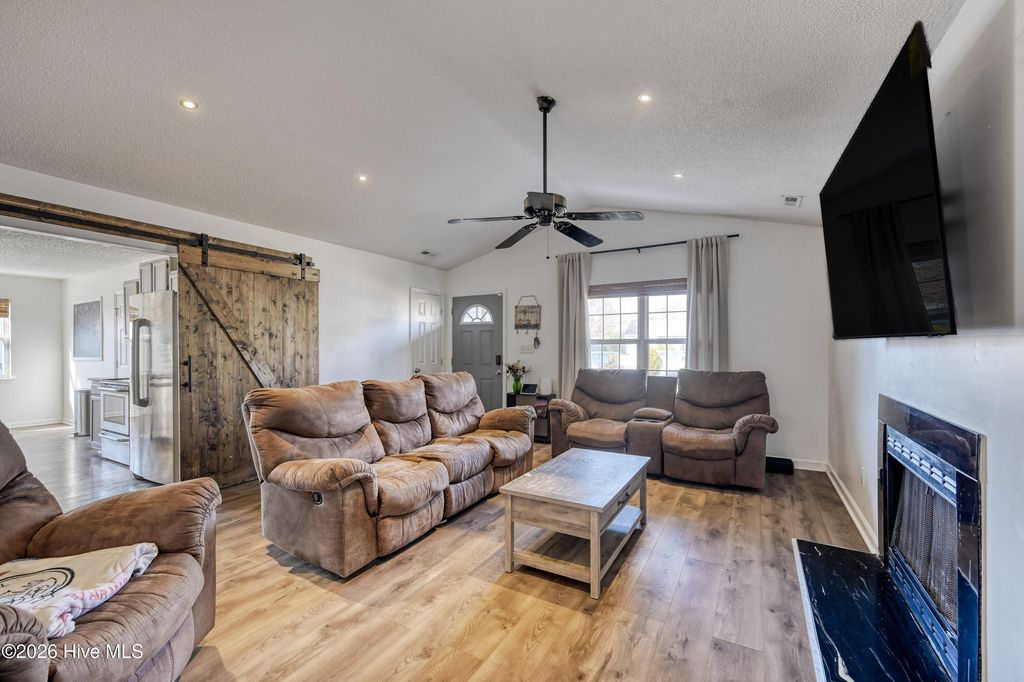 Photo of 124 Horse Shoe Bend, Jacksonville, NC 28546 (MLS # 100548302)