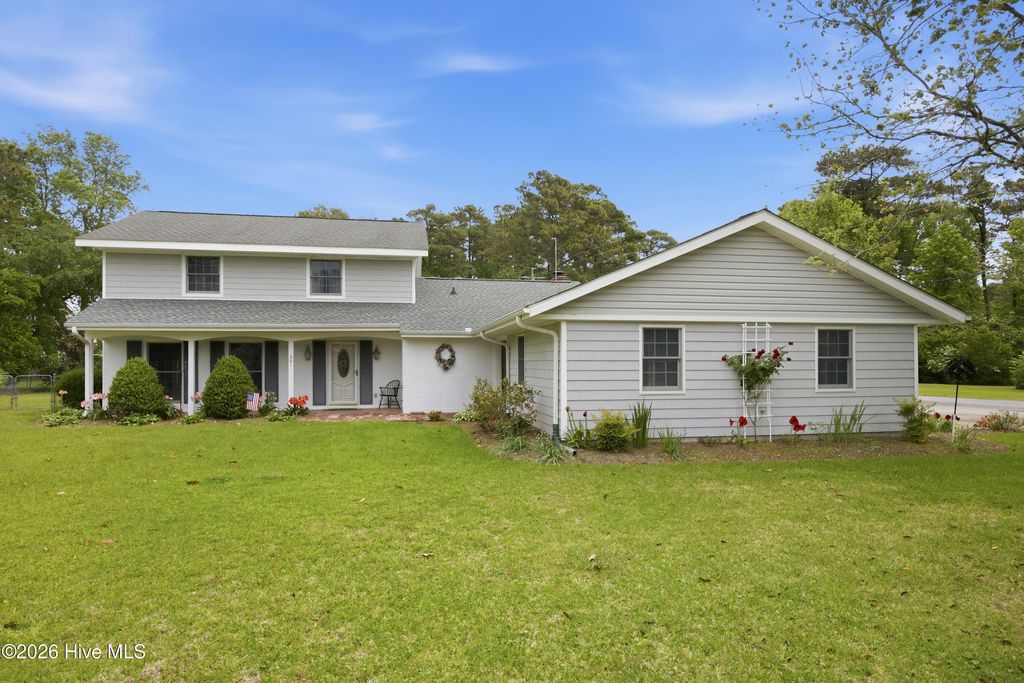 Photo of 201 Sycamore Drive, Beaufort, NC 28516 (MLS # 100556715)