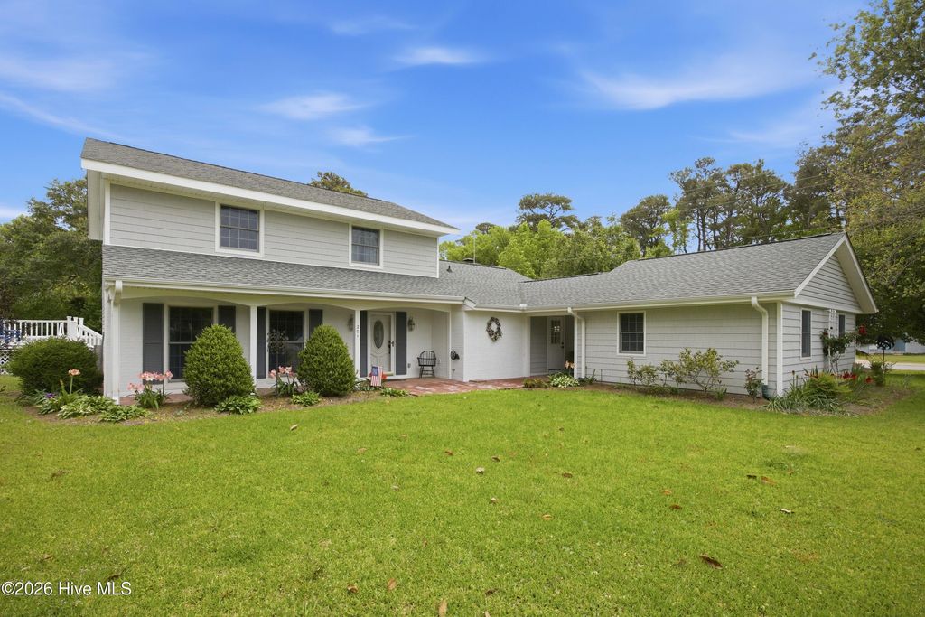 Photo of 201 Sycamore Drive, Beaufort, NC 28516 (MLS # 100556715)