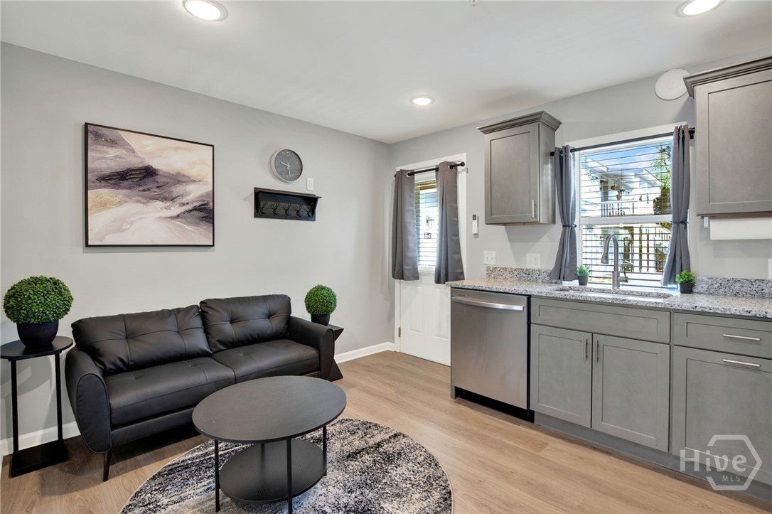 733 W 52nd Street