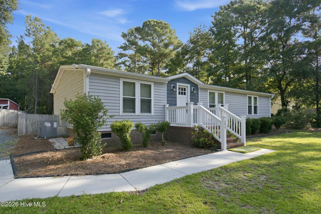 Photo of 295 Groves Point Circle, Hampstead, NC 28443 (MLS # 100592795)