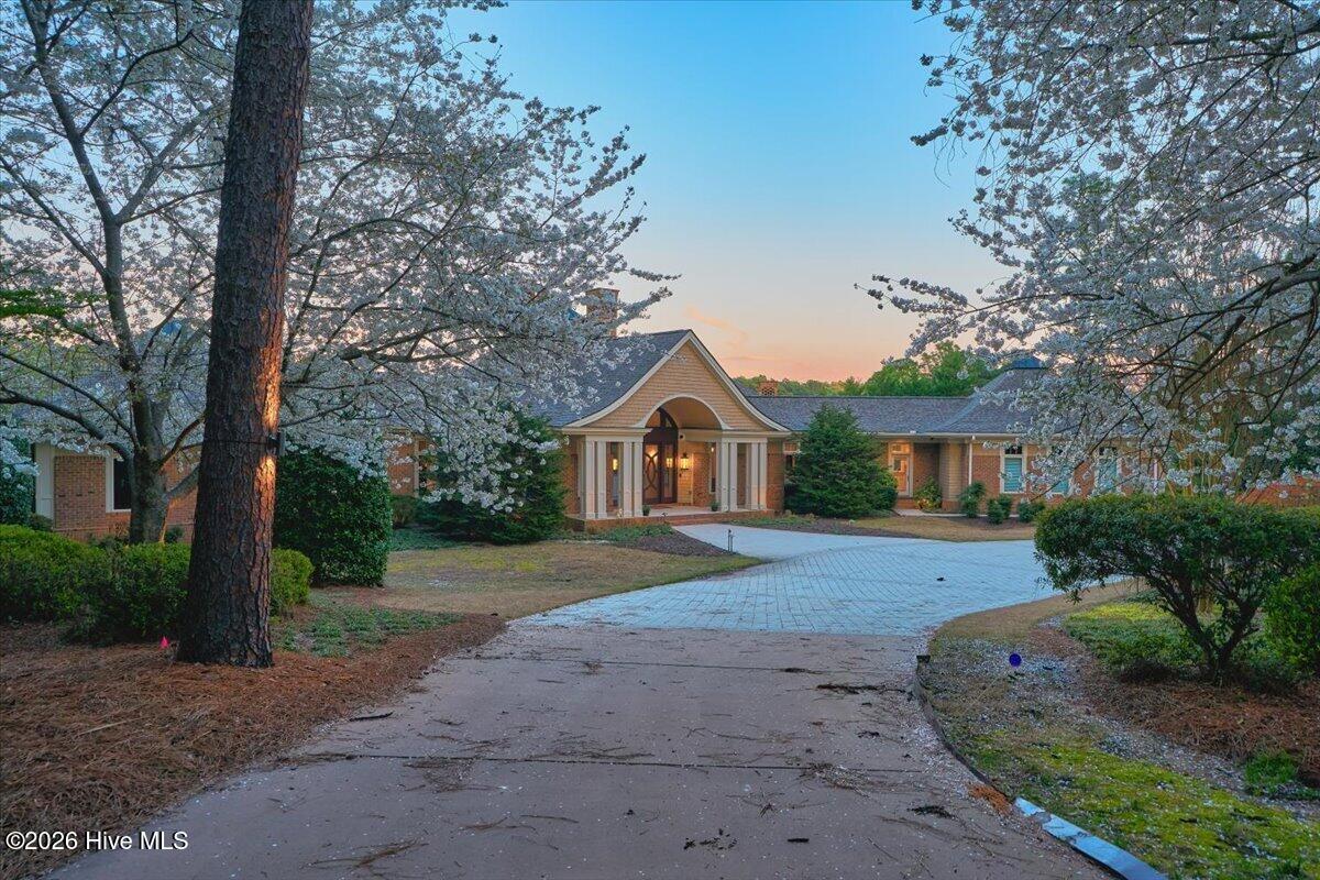 475 Lake Dornoch Drive