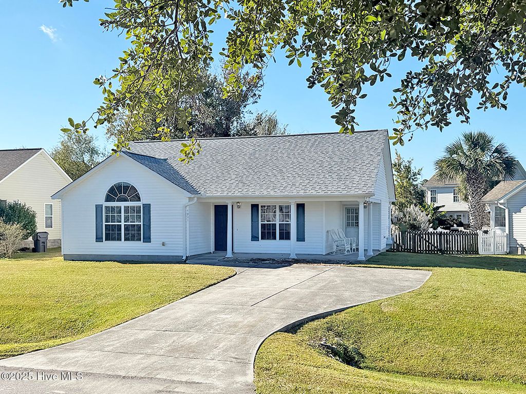 Photo of 4901 N Hampton Drive SE, Southport, NC 28461 (MLS # 100537357)
