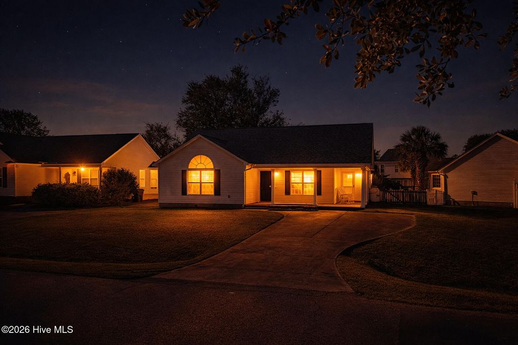 Photo of 4901 N Hampton Drive SE, Southport, NC 28461 (MLS # 100537357)