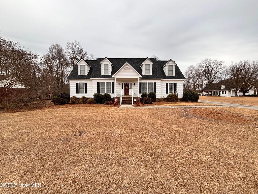 Photo of 107 Christopher Court, Clinton, NC 28328 (MLS # 100544132)