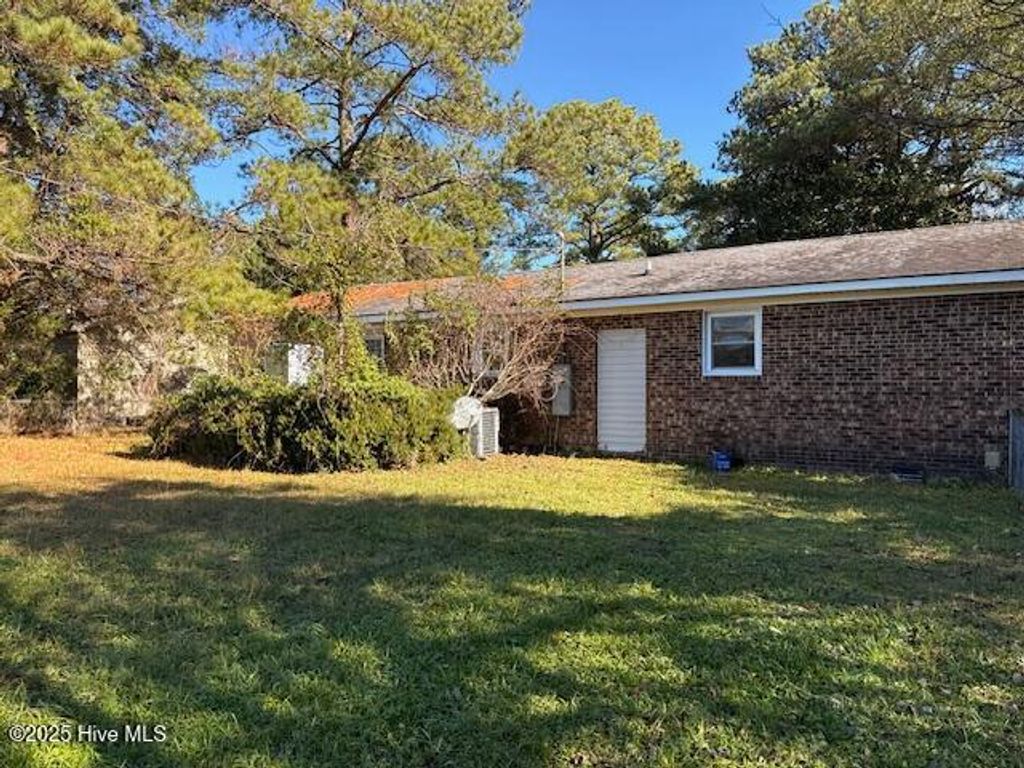 Photo of 1329 Hunters Road, New Bern, NC 28562 (MLS # 100545342)