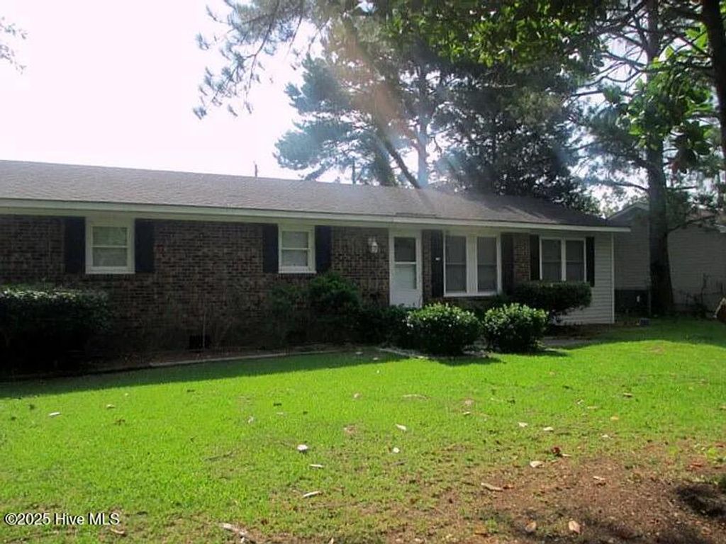 Photo of 1329 Hunters Road, New Bern, NC 28562 (MLS # 100545342)