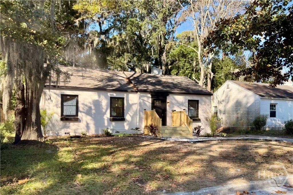 Photo of 9 Oleander Avenue, Savannah, GA 31401 (MLS # SA345202)