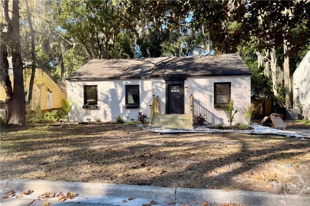 Photo of 9 Oleander Avenue, Savannah, GA 31401 (MLS # SA345202)