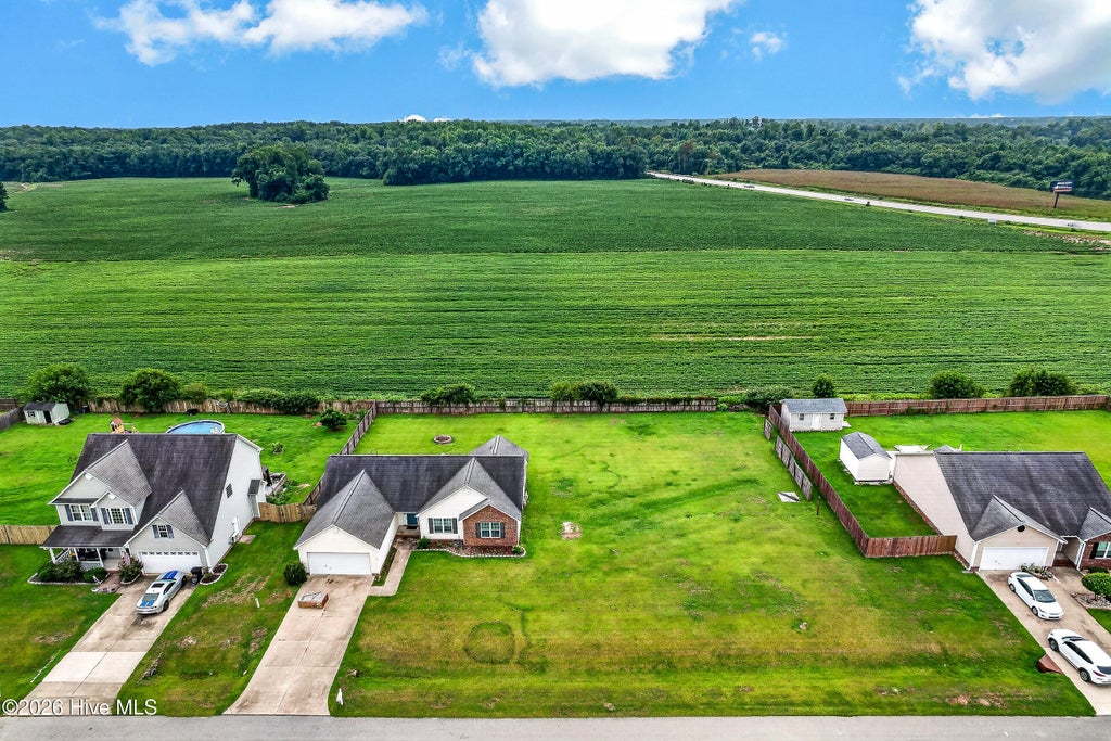 Photo of 108 Farmington Drive, Richlands, NC 28574 (MLS # 100592312)