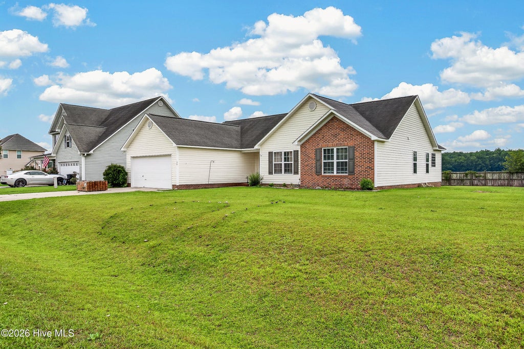 Photo of 108 Farmington Drive, Richlands, NC 28574 (MLS # 100592312)